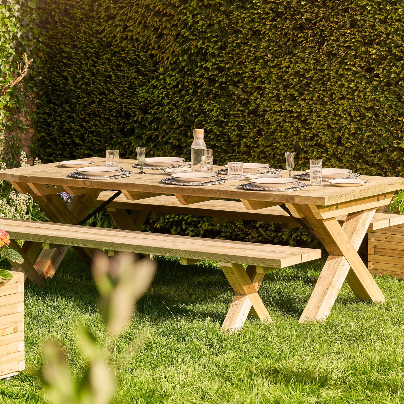 This chunky rustic farmhouse style garden table is handcrafted from FSC-certified sustainable timber and features a bold 45mm thick tabletop with classic breadboard ends.