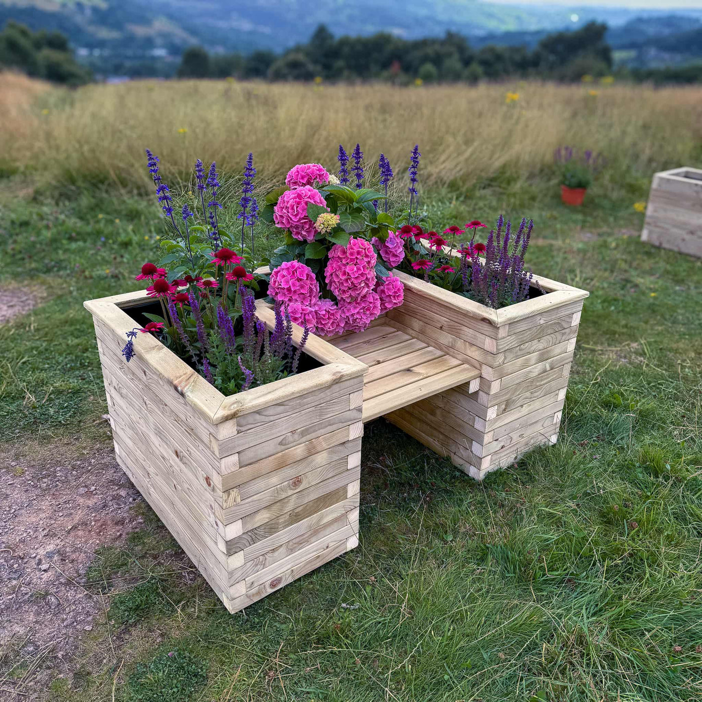 U-Shaped Garden Planter with Integrated Seat